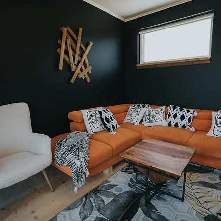 Villa Halacs Homes Boutique Cabins, Unique *