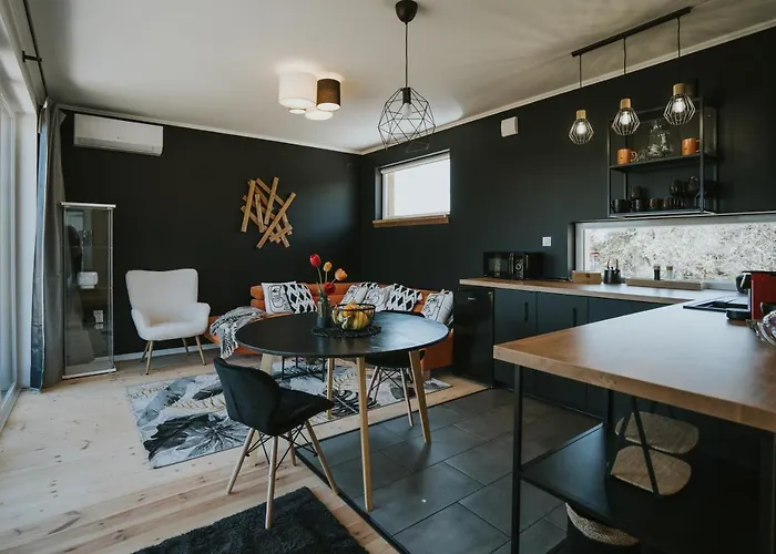 Halacs Homes Boutique Cabins, Unique